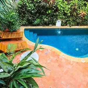 De La Mantilla Hotel